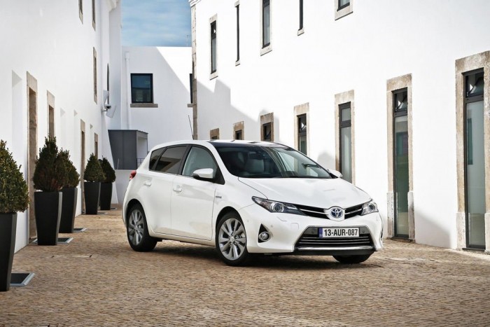 Top 10: Melyik autó viszi el a legkevesebb pénzt? 6 6. Toyota Auris 1,4 D-4D, 458 euró (137 858 Ft). A Captur mögött a takarékos dízel Corolla üzemeltetési költsége a második legalacsonyabb és szervizárai is kedvezőek
