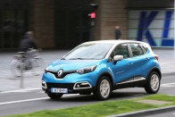 8. Renault Captur 1,5 dCi 90, 463 euró (139 363 Ft). A lista legjobb tíz modellje közül a dízel Captur értékvesztése a legmagasabb, ráadásul ez a legdrágább autó az élbolyban. Ám alapjárati motorleállítással 3,6 l/100 km átlagfogyasztása ellentételezi mindezt