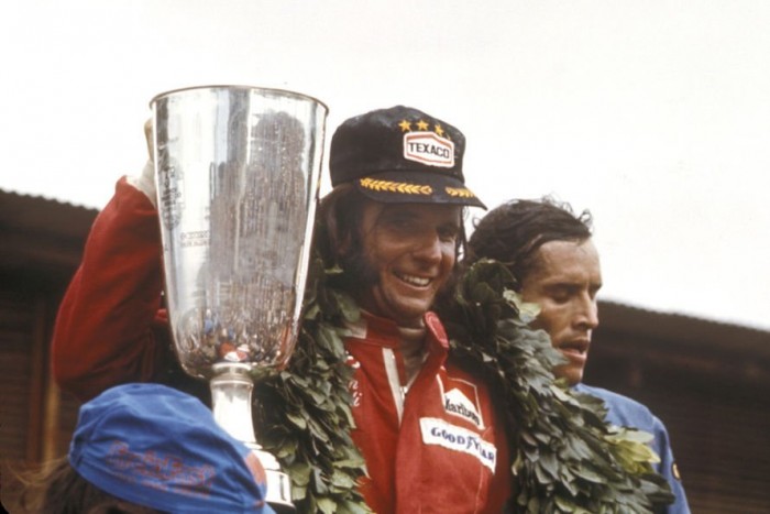 A nap képe – Egy kupac világbajnoki sisak 13 | Vezess Emerson Fittipaldi – 1974 – McLaren Ford M23