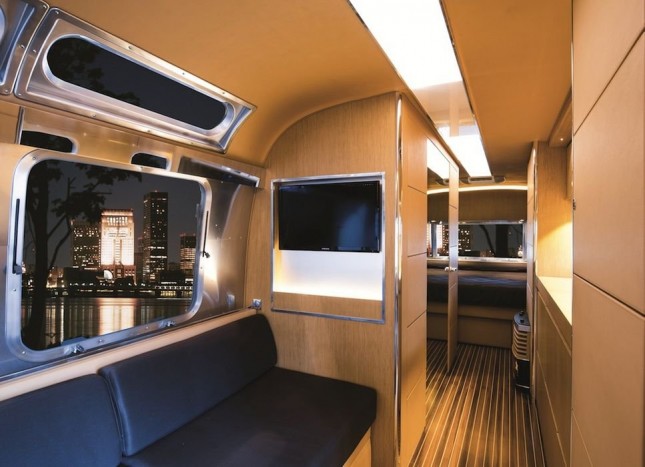 Szárazföldi jacht 6 | Vezess A lakókocsi 2-3 ember részére biztosít kényelmes életteret