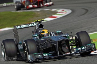 F1: Hamilton elszállt a katasztrófával