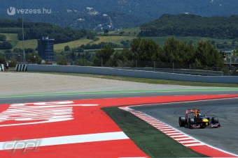 F1: A Red Bull is gumitesztet tart