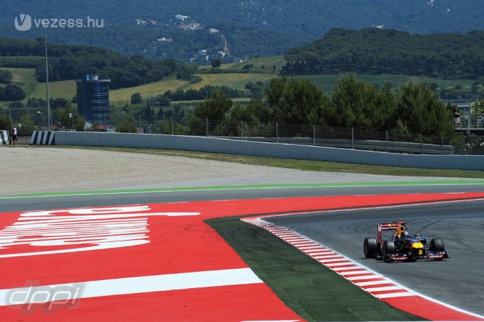 F1: A Red Bull is gumitesztet tart