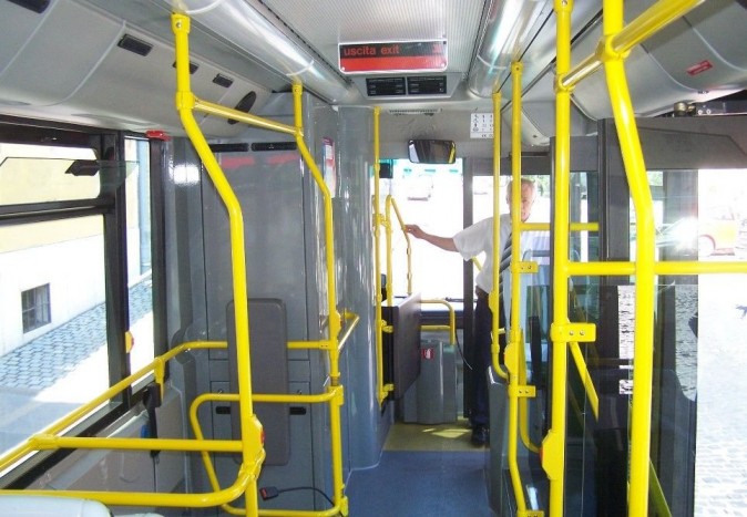 Még a trolinál is halkabb 6 Mint látszik kapaszkodó bőven akad az utastérben