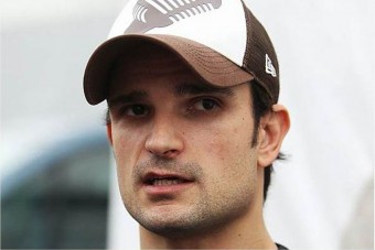 Liuzzi falnak megy egy Nissan GT-R-el