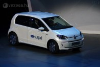 Az elektromos és hibrid autókban látja a jövőt a VW