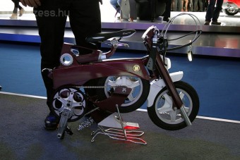 Villanybringa a szatyorban