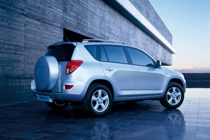 Másodszor is visszahív 900 ezer autót a Toyota