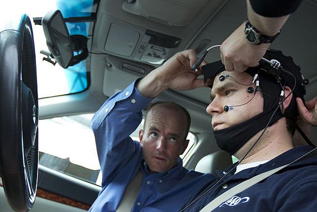 Agyhullámairól ismeri fel az autó a sofőrt