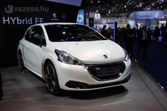 2 liter 100 kilométeren: Hibrid Peugeot