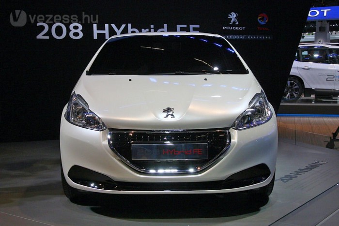 2 liter 100 kilométeren: Hibrid Peugeot 6 | Vezess Könnyebb, takarékosabb, de néhány extrától búcsút kellett venni, a kétliteres fogyasztás kedvéért