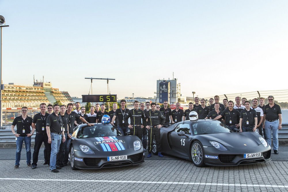 A hibrid Porsche a világ legfürgébb autója 7