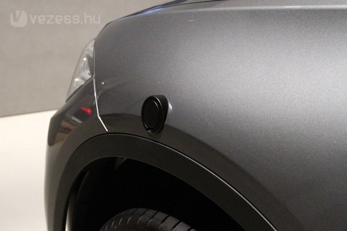 BR6 védelmi szint: az ablaküveg ellenáll három darab, 10 méterről kilőtt 7,62 x 51mm NATO lőszernek. A golyóállóság átmeneti tulajdonság
