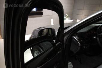 Kapkodnak a páncélozott autók után