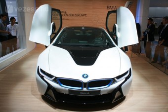 BMW-sportautó, 2,5 literes fogyasztással