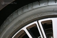 225/40 R20 a hátsó méret a sportosabbik gumiszettel