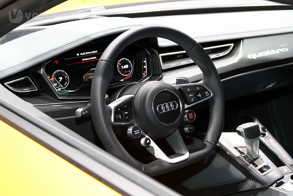Különleges kijelző, mesébe illő funkciók jelennek meg az Audi műszerfalán, de valószínűleg mindez megmarad a kiállítótermek álomvilágában