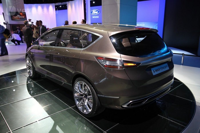 Harcsafej a Ford standon 6 | Vezess Harcsafej a Ford standon 6