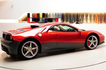 Videón Eric Clapton egyedi Ferrarija