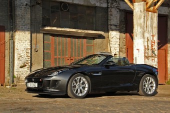Jaguar F-Type: Mi van veleeed?
