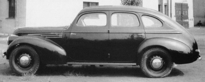 Az első Rapid 1935 és 1947 között készült, hathengeres motorokkal