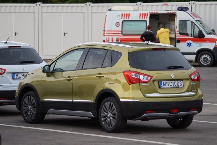 Erős a Qashqai-beütés a formában, a hasmagasság csak földutat, nagyon gyenge terepet enged