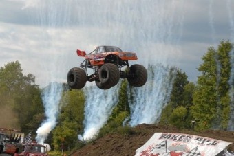 Világrekord ugratás egy szörnnyel