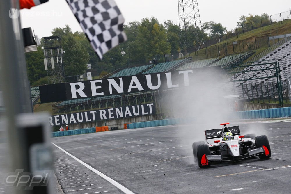 McLaren- és Sauber-pilóta a dobogón a Hungaroringen 6