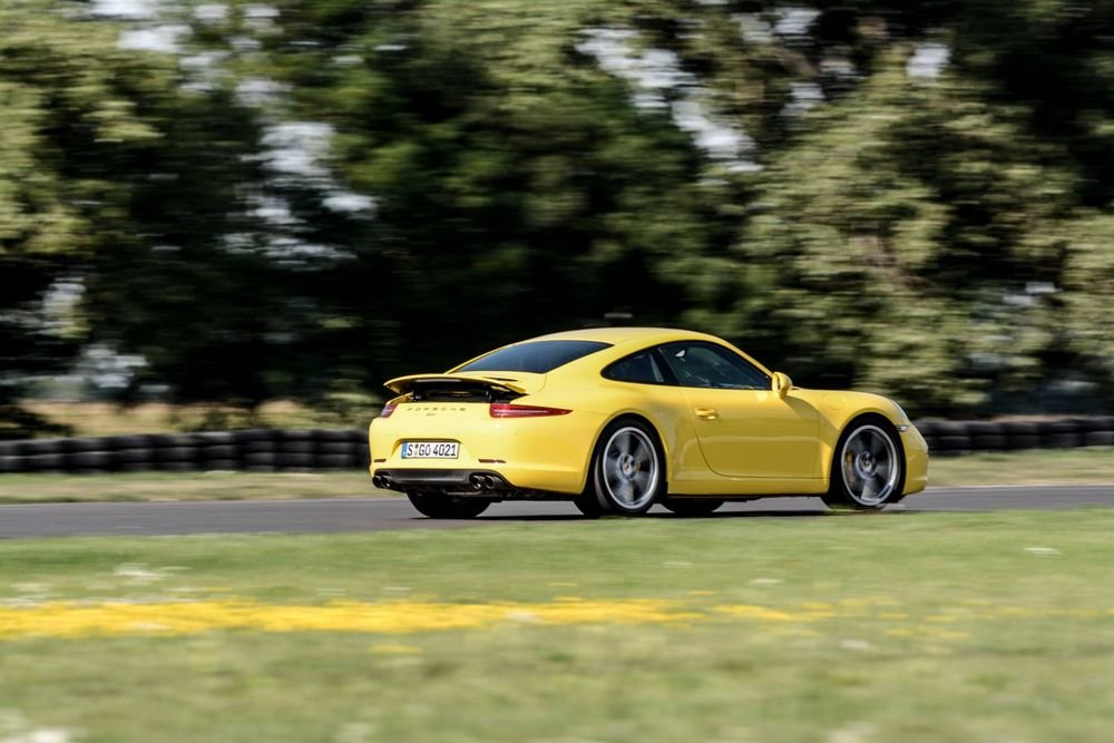 A 400 lóerős Carrera S tökéletes. Kényelme, és pályán mutatott teljesítménye egyaránt lenyűgöző.