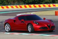 Videón az Alfa Romeo szupersportkocsija 43