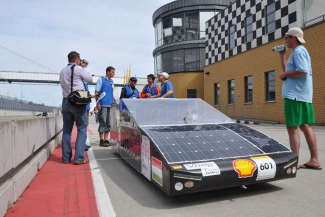 Napelemes autók versenyeznek Budapesten