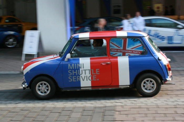 Dízel, hibrid vagy oldtimer? 5 Minivel is lehet taxizni. Egy utast várnak a hátsó ülésre, a kivett első üléssel könnyű bejutni hátra