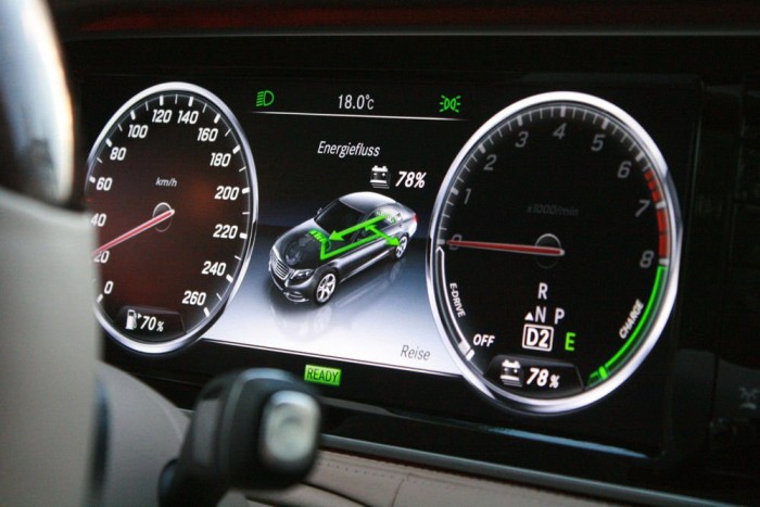 Be sem indult a benzines V6, végig a 9 kilowattórányi akkumulátor áramával gurultunk