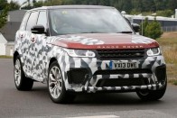 Hol máshol: a Nürburgring kijáratánál fotózták le az Automedia munkatársai a Range Rover Sport leendő testépítő kivitelét.