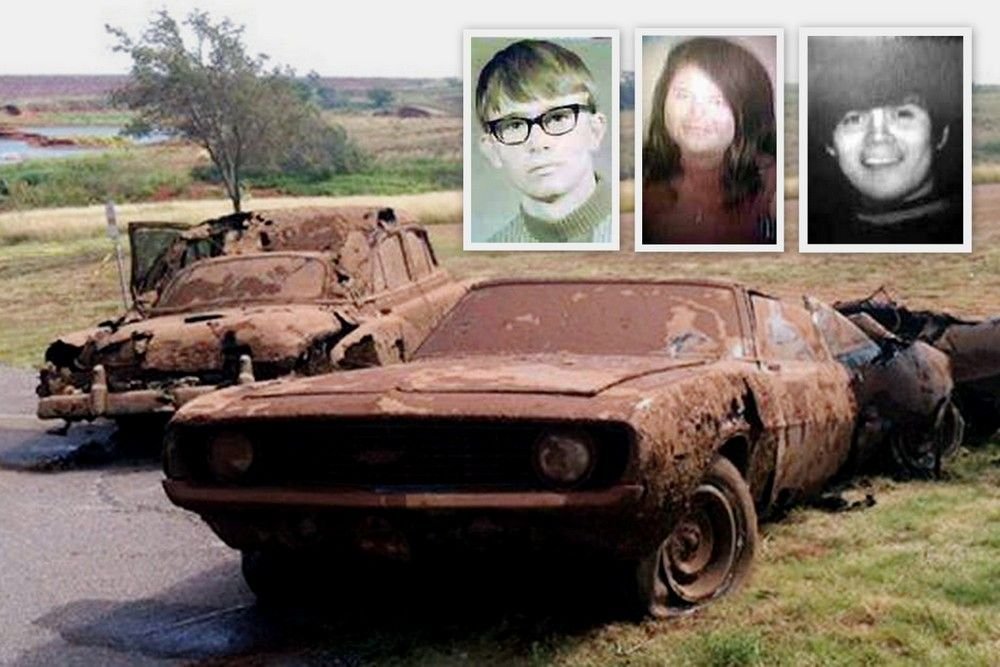 Kutatóberendezés tesztelése során, véletlenül bukkantak rá a hatóságok a tó mélyén fekvő autókra. Negyven éve feküdtek a hullámsírban - fedélzetükön három-három ember maradványaival. 