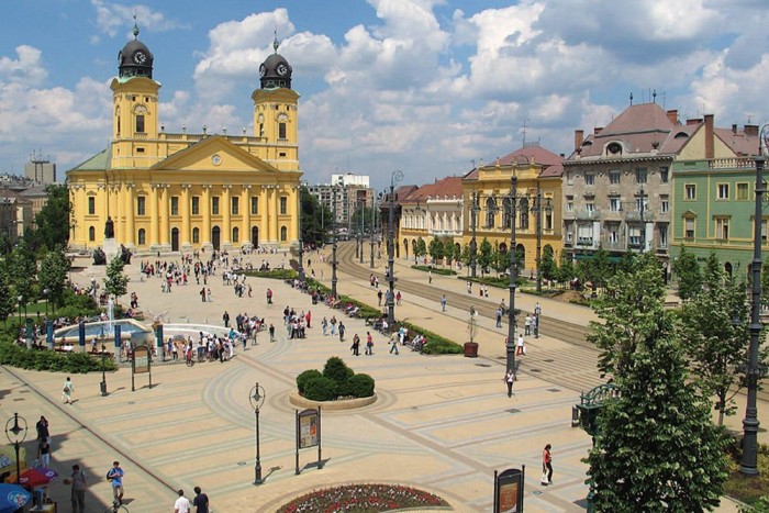 Top 10: Hol a legdrágább parkolni itthon? 5 3. 440 Ft/óra: Debrecen. Míg Miskolcon 340, Pécsett 300, Kaposváron maximum 250 forintba fáj egy órás parkolás, Hajdú Bihar megye székhelye a budapesti belváros árszintjével dolgozik. Fotó: visit-hungary.com