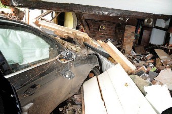 600 éves házba csapódott egy Audi RS4