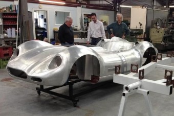 Veterán versenyautó, frissen építve