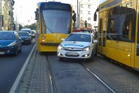 A baleset miatt a nagykörúti villamosok az újbudai végállomások és a Blaha Lujza tér között órákig nem közlekedtek. A környéken hatalmas dugó alakult ki, mert az egyik villamos akadályozta az Üllői út keresztforgalmát.