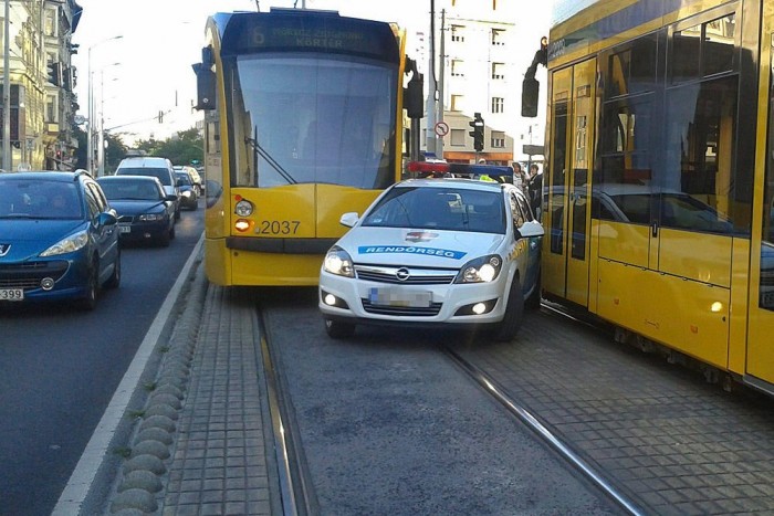 A baleset miatt a nagykörúti villamosok az újbudai végállomások és a Blaha Lujza tér között órákig nem közlekedtek. A környéken hatalmas dugó alakult ki, mert az egyik villamos akadályozta az Üllői út keresztforgalmát.
