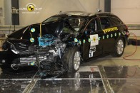 Apró hiányosságokkal óv a Mazda6 8