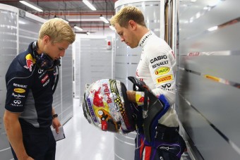 F1: Vége Vettel sisakváltogatásának?