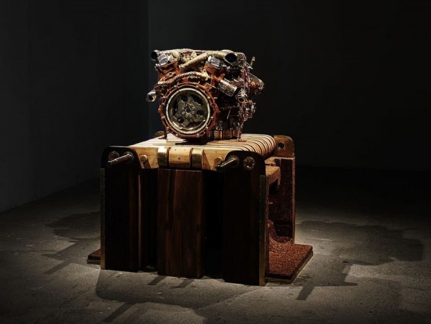 Hihetetlen Mercedes motor, fából és csontból 5