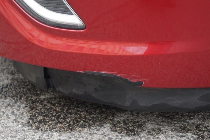 A kötényke jót tesz az aerodinamikának, de képtelenül alacsonyra húzták