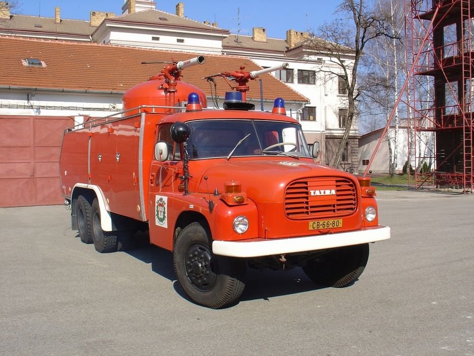 Háromtengelyes Tatra 158