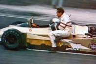 Jochen Mass kocsijának oldaldobozán Jackie Ickx utazik - Framcia Nagydíj 1979