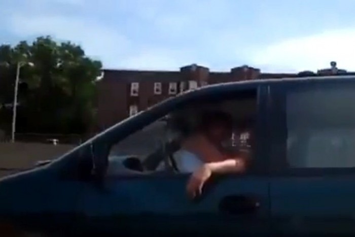 Felnőtt tartalom! Vezetés közben szeretkeztek