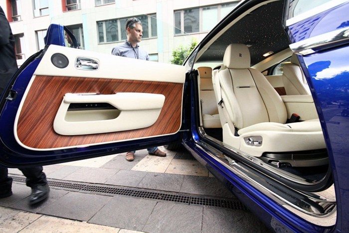 Igazi fából készült ez a méretes burkolat