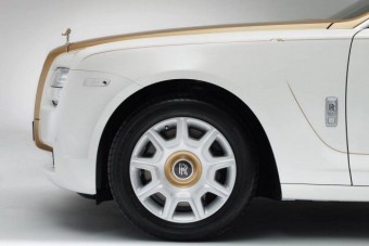 Végre egy ízlésesen aranyozott autó