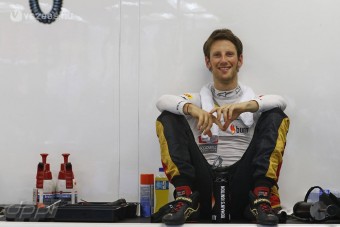 F1: Grosjean viheti a hátán a Lotust